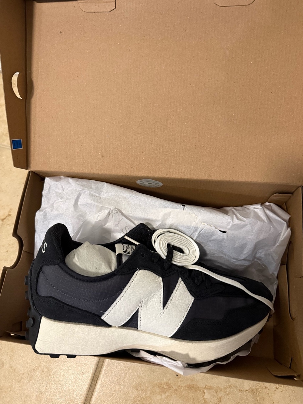 New Balance unisex Figs Black/White Retro Runner Sneakers